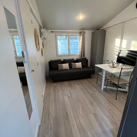 רוקברון-סור-ארז'נס Mobil-Home Camping Oasis מראה חיצוני תמונה