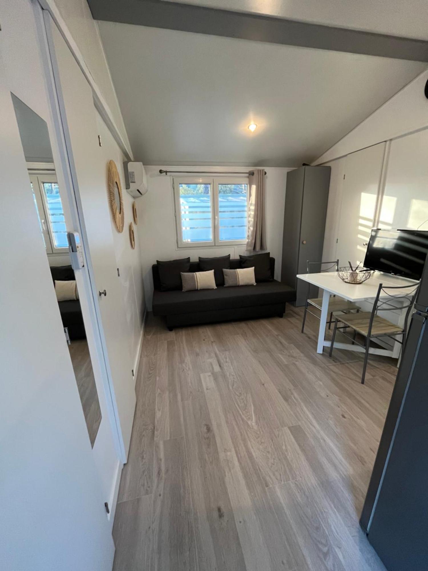 רוקברון-סור-ארז'נס Mobil-Home Camping Oasis מראה חיצוני תמונה